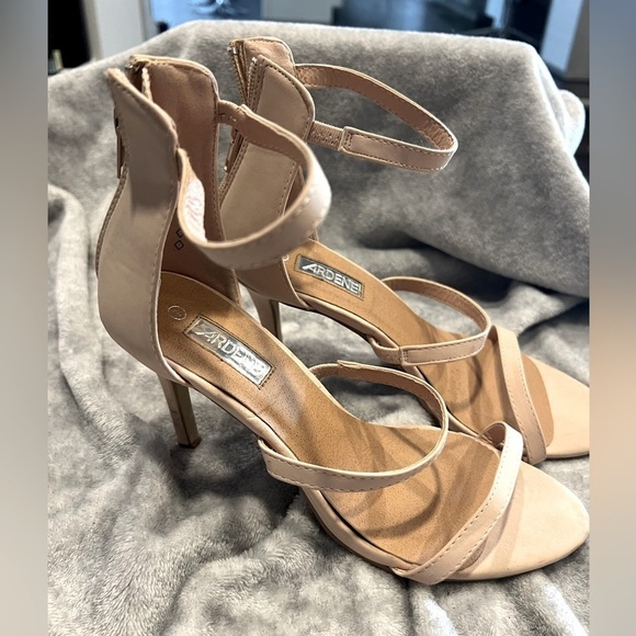 Strapped sandal  heels - Picture 4 of 4